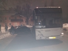 ДТП ВАЗ 2114 и автобус на перекрёстке улиц социалистической и химиков (5)